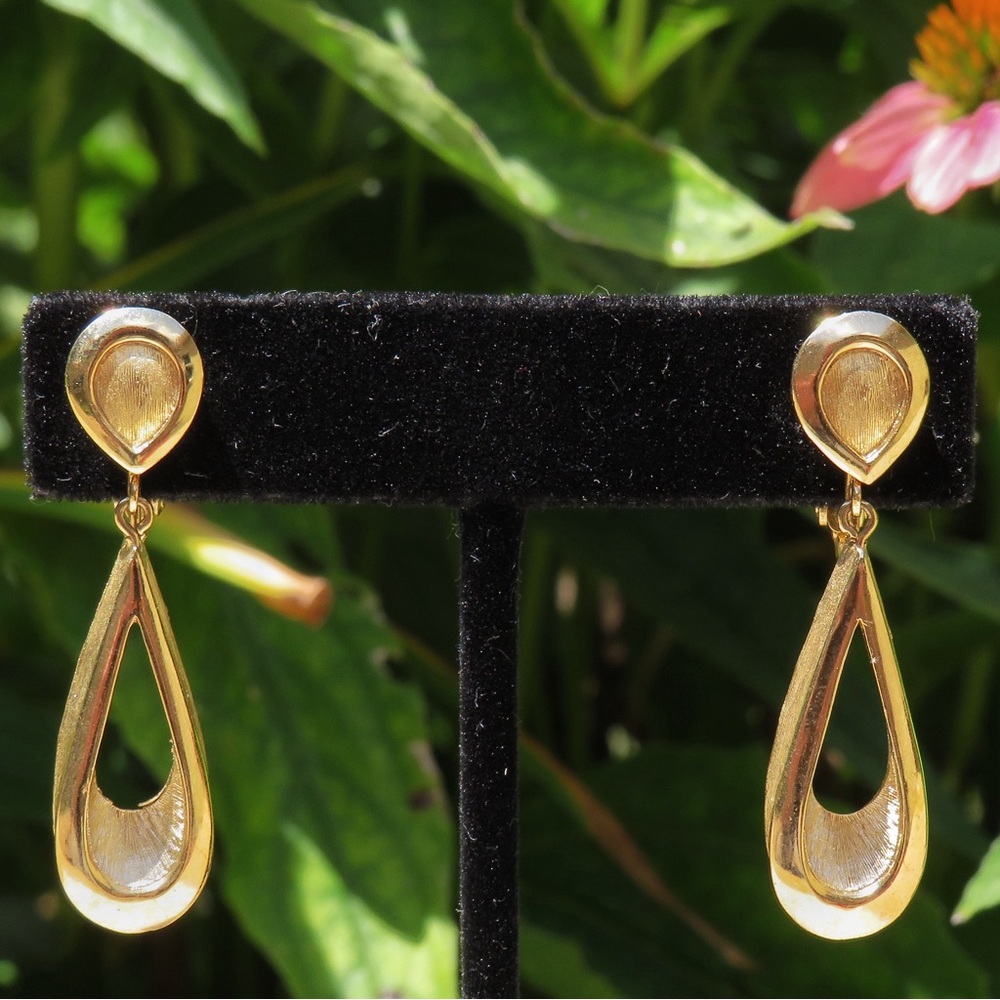 Vintage Trifari Gold Tone Dangle Clip On Earrings 1 & 5/8” x 3/8”
